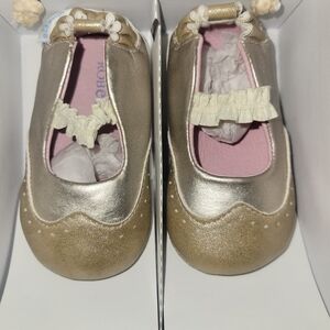 Baby girl crib shoes (Robeez size 2)